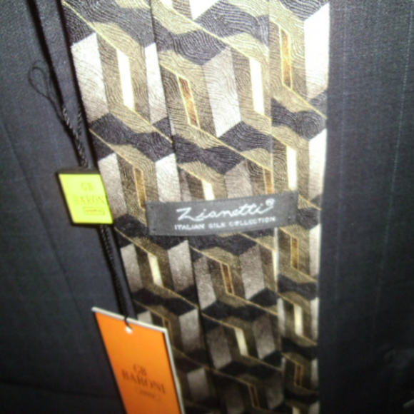 Men's suit - Picture 3 of 3